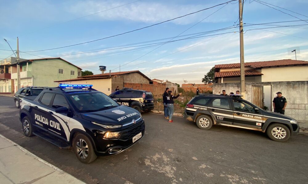 Pai E Filho S O Presos Por Matarem Homem Tiros Em Porteirinha