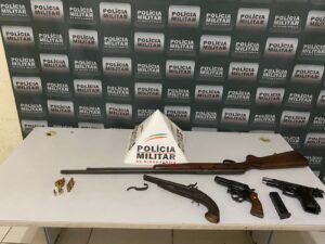 Homem que guardava armas e munições é preso pela Polícia Militar