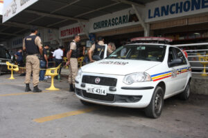 Policiais trabalhando como seguranças são presos após atirarem contra PMs em Caeté