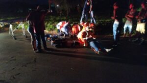Acidente envolvendo motocicleta deixa mulher gravemente ferida em Uberlândia