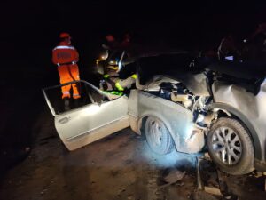 Acidente entre dois carros deixa duas pessoas gravemente feridas em Santana do Paraíso