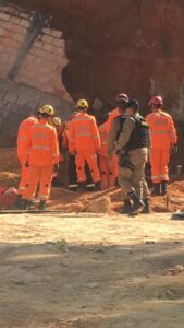 Homem morre após ser soterrado em obra em Betim