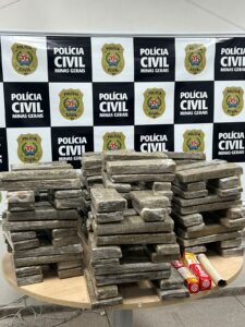 Polícia Civil prende casal com 162 barras de maconha em Sete Lagoas