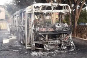Empresas estimam prejuízos de R$ 4 milhões com ônibus incendiados em BH