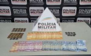 Polícia recupera dinheiro roubado de posto de combustível em Passos