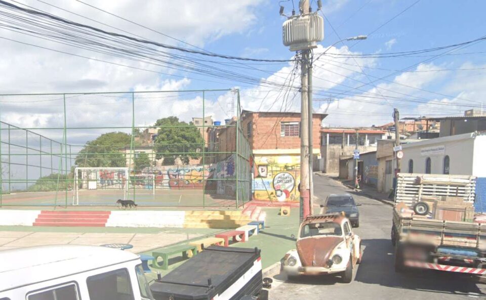 Assassinato ocorreu próximo a uma quadra de esportes, no bairro Vila Mangueiras