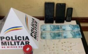 Polícia prende suspeitos de tráfico de drogas e foragido da Justiça em Barbacena