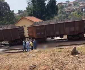 Mulher morre atropelada por trem ao atravessar linha férrea em Sarzedo