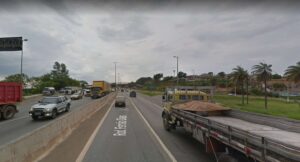 Jovem bate carro contra muro e morre no Anel Rodoviário de Belo Horizonte