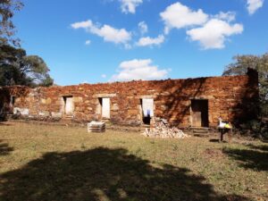 Projeto ambiental recupera telhado de ruína importante para a história de MG