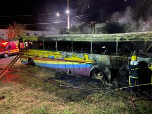 Polícia investiga incêndio criminoso em ônibus da Igreja Quadrangular em Lafaiete