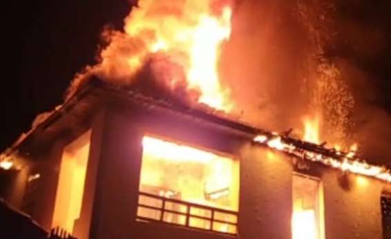 Casa pega fogo no Norte de Minas