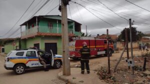 Homem é executado e tem casa queimada por traficantes em Minas