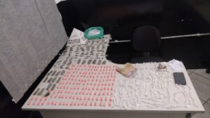Dupla é presa escondendo grande quantidade de drogas em casa em Nova Lima