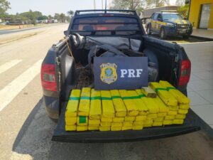 Idoso é preso transportando 60kg de maconha dentro de carro em Minas