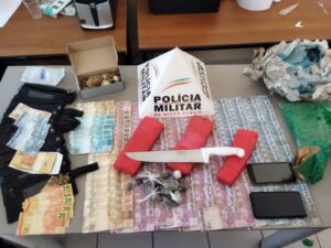 Pai, mãe e filho são presos em Pouso Alegre suspeitos de tráfico de drogas