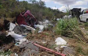 Acidente entre carro e caminhão deixa marido morto e esposa ferida na BR 265