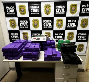 Trio é preso com 116 barras de maconha em Vespasiano