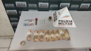 Após denúncias, jovem é preso vendendo drogas em Governador Valadares