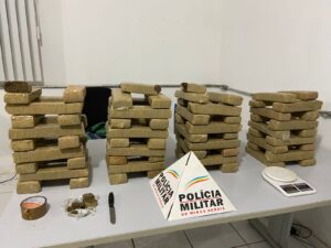 Mulher é presa com drogas após denúncia em Ipatinga