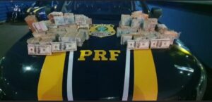 PRF apreende R$ 1 milhão em carro de motorista de app no interior