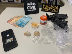 Adolescente de 17 anos é apreendido suspeito de comandar o tráfico de drogas no Leste de Minas