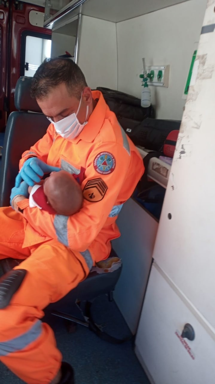 Corpo de Bombeiros e Conselheiro Lafaiete salva recém-nascido