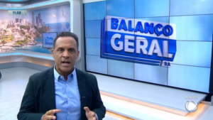 Apresentador da Record fala sobre golpe ao vivo no Balanço Geral; a criança morreu