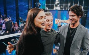 Luciano Huck constrange José Loreto e Rafa Kalimann ao vivo na Globo