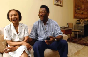 Pelé tirou a mãe do testamento e decidiu sobre netos, da filha Sandra