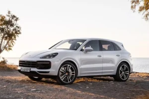 Porsche Cayenne de R$ 1 milhão é destruída por bêbado do lado de Belo Horizonte