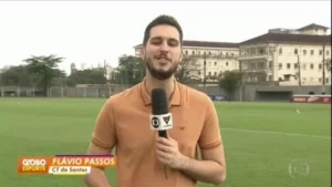 Repórter da Globo larga tudo e consegue trabalho sem roupa: “salário baixo”