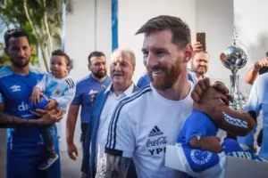 Messi recebe proposta que é 10X folha do Atlético e 40X a do Cruzeiro