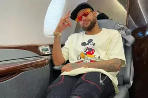 Neymar tem jato de R$ 200 milhões e um helicóptero de R$ 50 mi e essas são as fotos