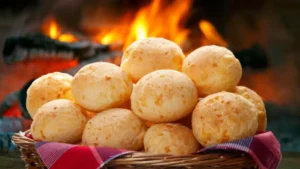 Pão de queijo é eleito a terceira melhor comida do mundo em ranking internacional