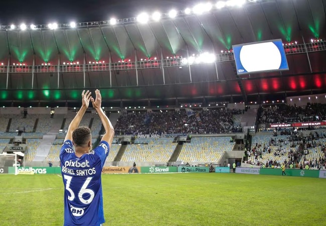 Torcida do Cruzeiro deu show no Maracanã em empate contra o Flamengo e ganhou destaque internacional