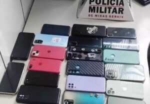 Quase 20 celulares foram apreendidos pela Polícia com suspeito que teria cometido furtos em evento no Mineirão