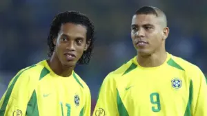 Fortuna de Ronaldinho Gaúcho é comparada com a de Ronaldo Fenômeno