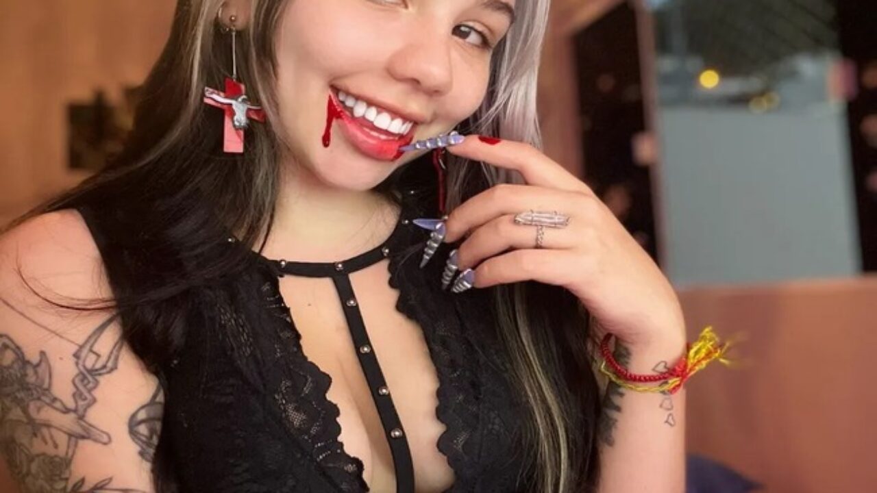 Influencer lança vela com o cheiro da parte íntima e gera polêmica