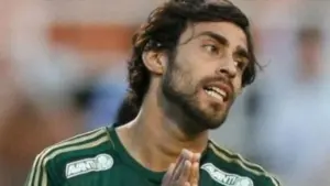 Jogador do Palmeiras tem ataque e é internado em clínica psiquiátrica