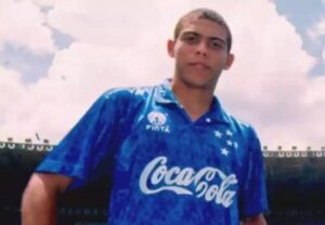 Ronaldo Fenômeno estreou pelo Cruzeiro no dia 25 de maio de 1993