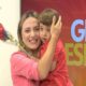 Apresentadora chorou ao vivo no Globo Esporte com homenagem do filho