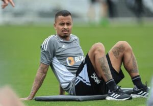 Allan está sendo negociado com o Flamengo mas mecanismo da Fifa pode frustrar planos