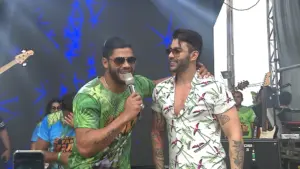 Gusttavo Lima e Hulk cantando “apelido carinhoso” juntos durante feijoada