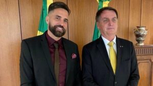 Apoiador de Bolsonaro, Latino surpreende: “Quando estou ansioso, fumo um baseado”