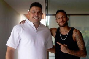 Leilão de Neymar atinge R$ 10 milhões com item doado por Ronaldo