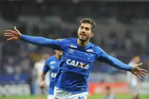 Lucas Silva revela como está a preparação do Cruzeiro para jogo contra o Santos