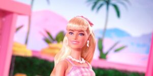 Funerária de Belo Horizonte faz painel da Barbie: “Faça sua foto aqui”