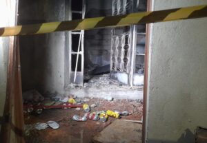 Casa de mulher suspeita por crime foi incendiada na Grande BH