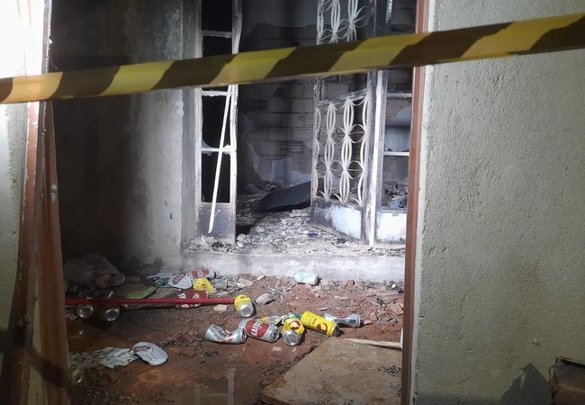 Casa de mulher suspeita por crime foi incendiada na Grande BH
